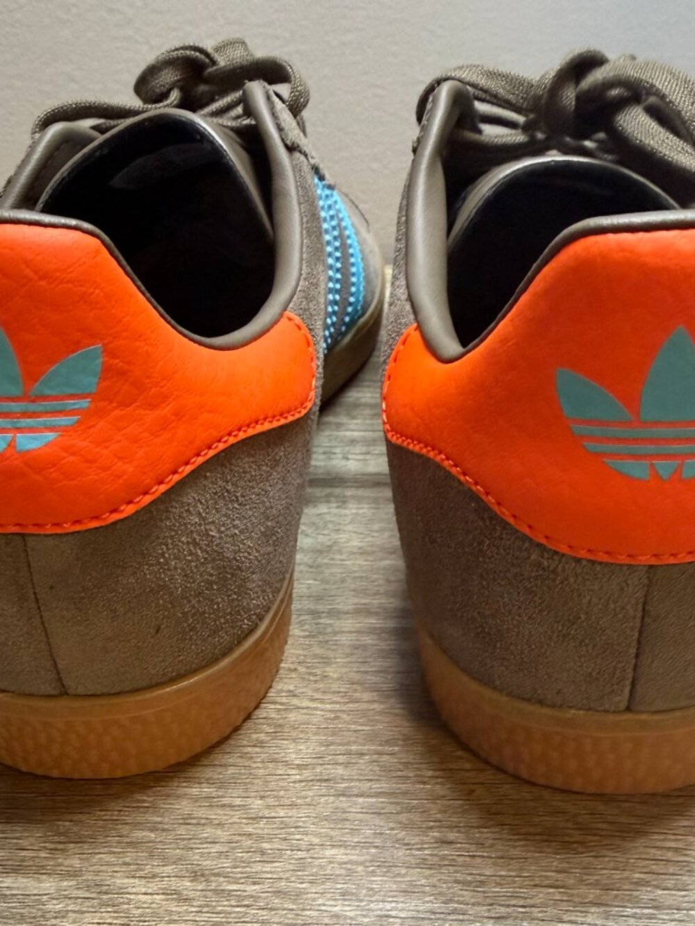 Adidas Gazelle • Brown Suede w/ Teal + Orange • NWT • Men size 6/Women 7.5 - Picture 3 of 9
